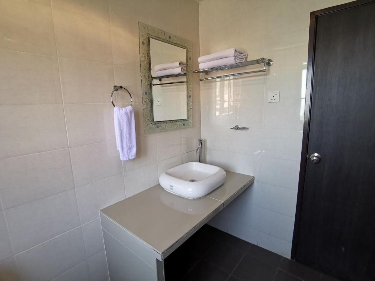 8 Boutique By The Sea Ξενοδοχείο Tanjung Tokong Εξωτερικό φωτογραφία